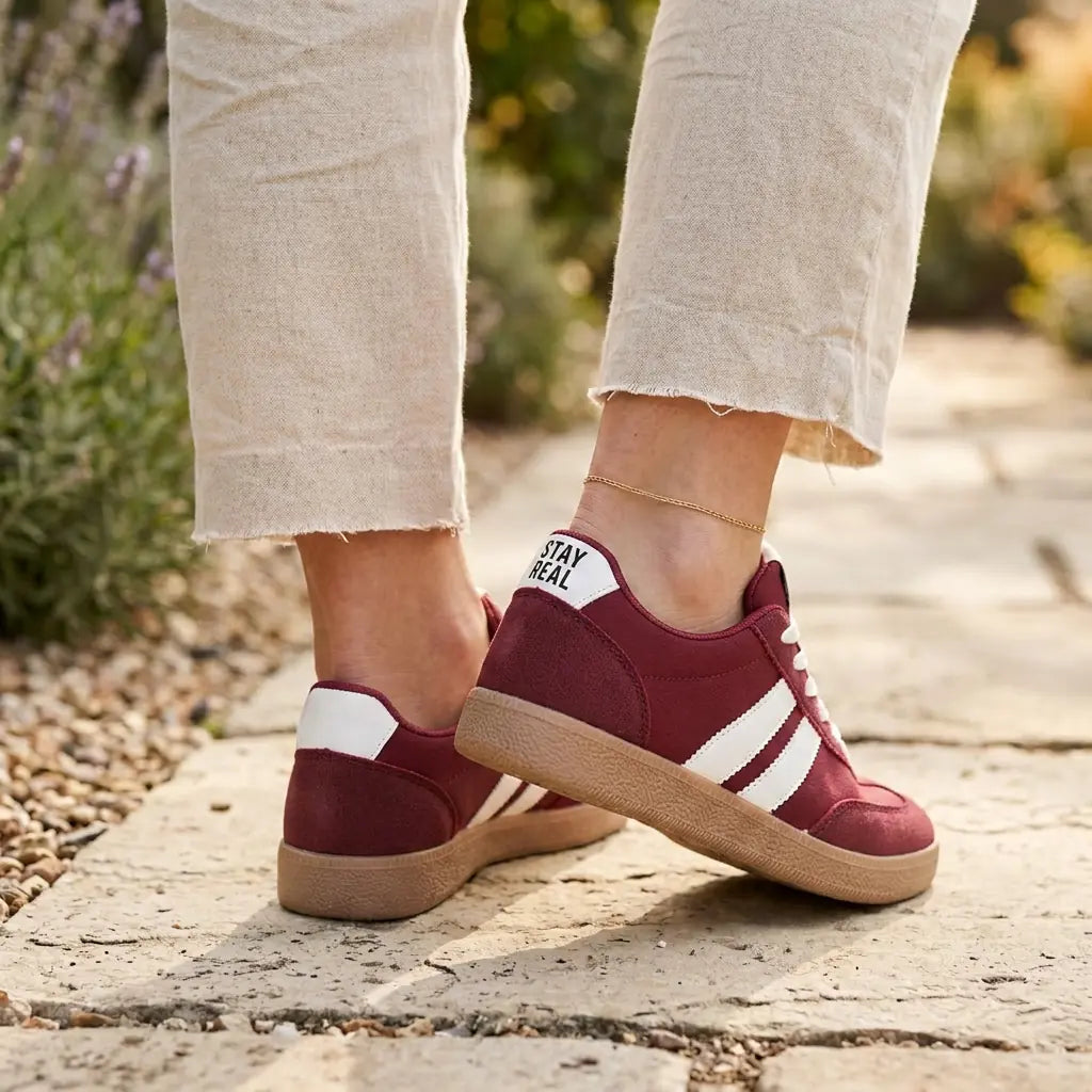Maggie | Orthopedic Retro Court Sneakers - Wine red - Tillybelle